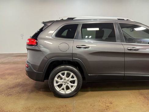 Used 2014 Jeep Cherokee Latitude FWD image 33
