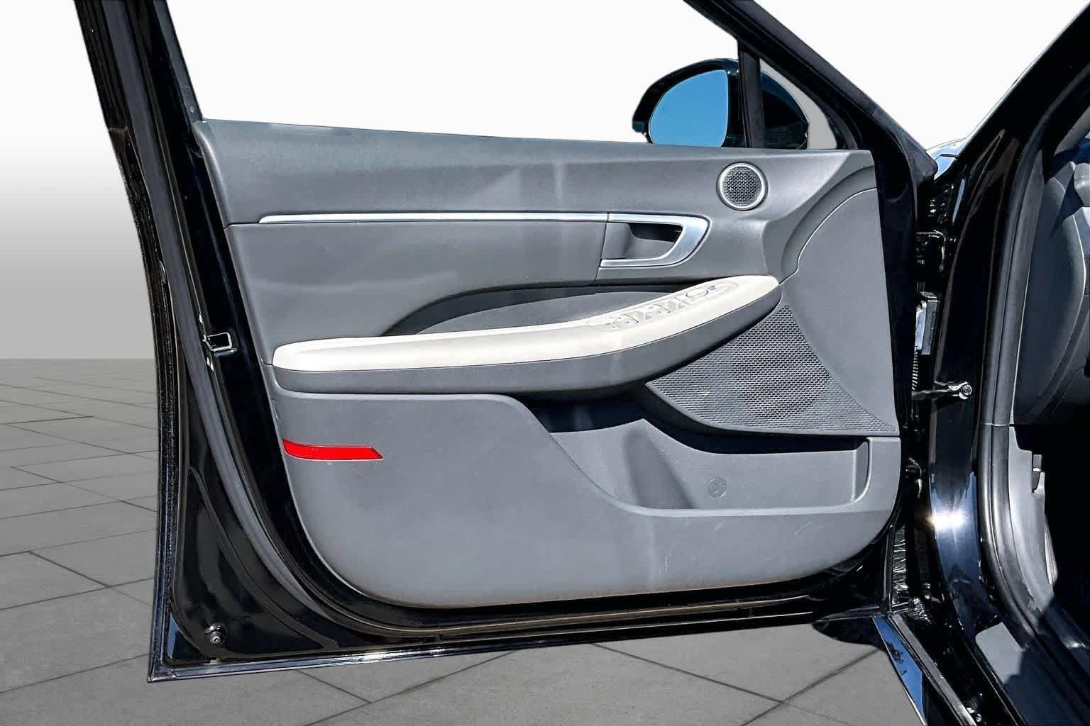 Used 2025 Hyundai Sonata SEL FWD image 21