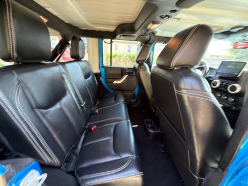 Used 2014 Jeep Wrangler Unlimited Sahara AWD/4WD image 18