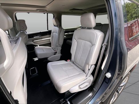 Used 2022 Jeep Wagoneer Series III w/ Premium Group I RWD image 19