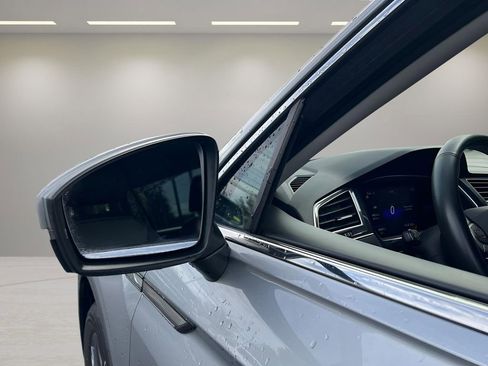 Used 2022 Volkswagen Tiguan SE image 32