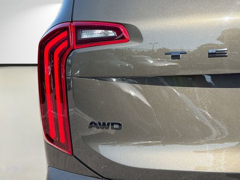 Used 2021 Kia Telluride SX w/ SX Prestige Package image 10