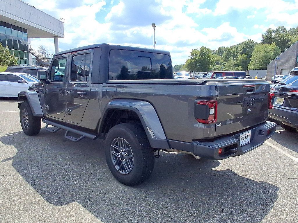 Used 2025 Jeep Gladiator Sport AWD/4WD image 6