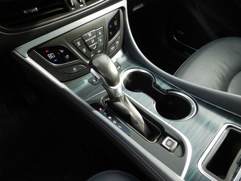 Used 2019 Buick Envision Premium w/ Driver Confidence Package image 22