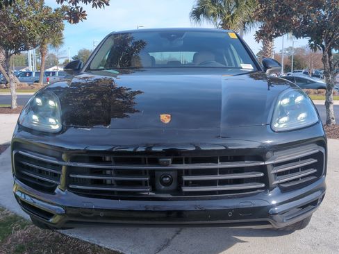 Used 2022 Porsche Cayenne Coupe image 3