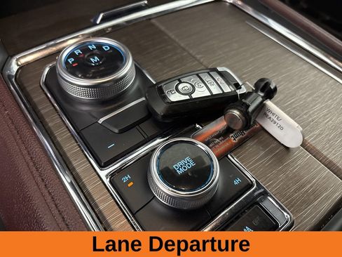 Used 2024 Ford Expedition Limited image 21