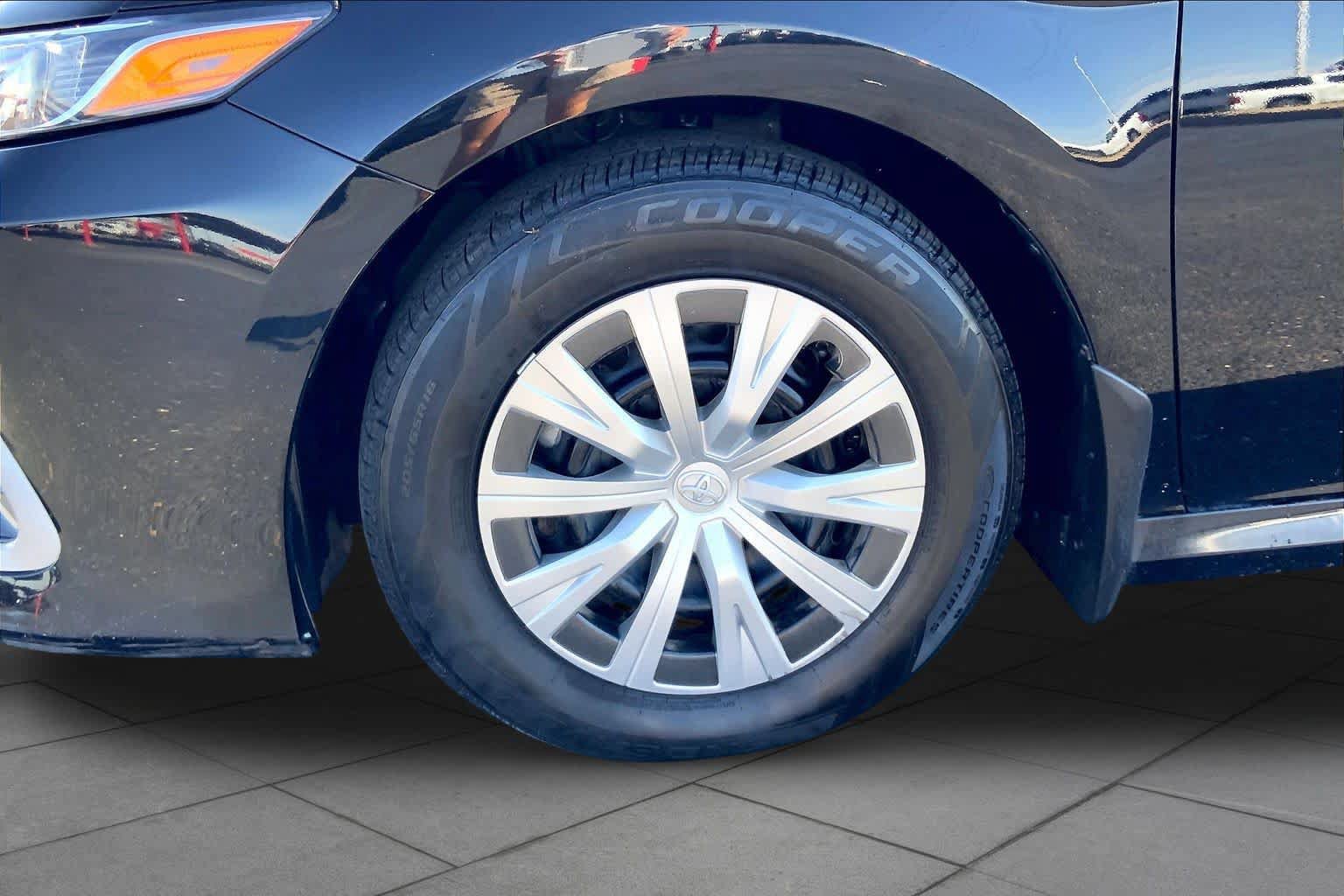 Used 2023 Toyota Camry LE FWD image 11