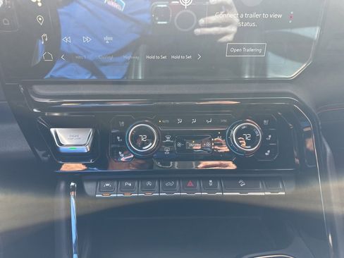 Used 2024 GMC Sierra 1500 AT4 w/ Technology Package image 4