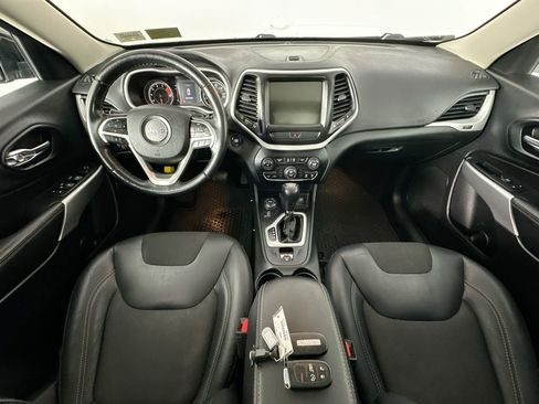 Used 2018 Jeep Cherokee Latitude Plus w/ Comfort/Convenience Group AWD/4WD image 10