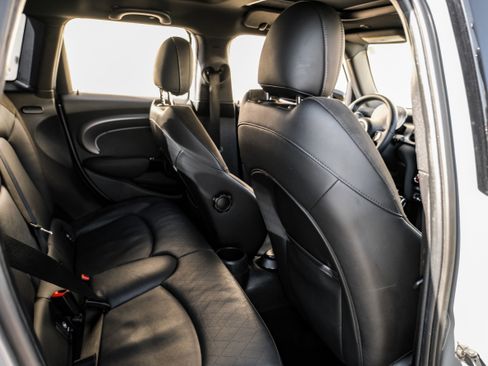 Used 2022 MINI Cooper 4-Door Hardtop w/ Signature Upholstery Package image 35