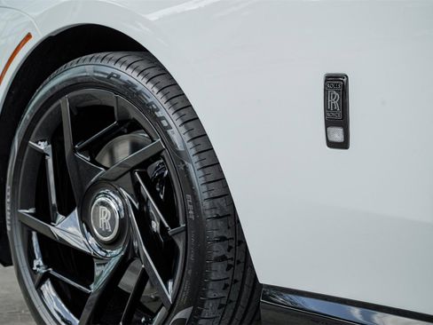New 2025 Rolls-Royce Spectre Black Badge image 17