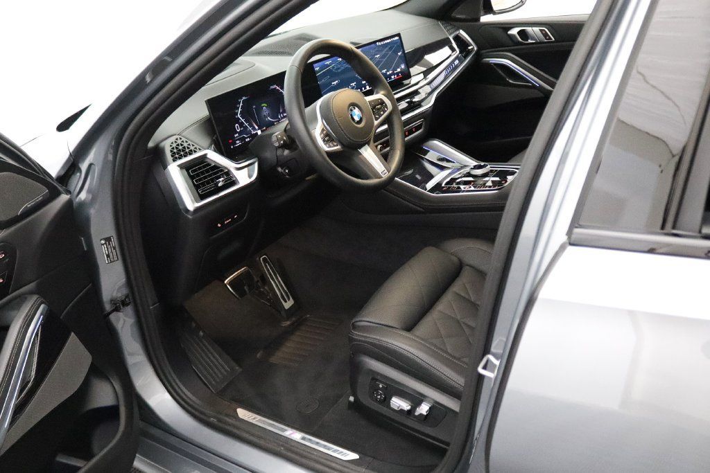 Used 2026 BMW X6 xDrive40i w/ Executive Package AWD/4WD image 16