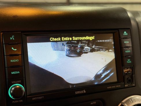 Used 2014 Jeep Wrangler Unlimited Sahara w/ Connectivity Group AWD/4WD image 28