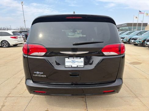 Used 2024 Chrysler Voyager LX FWD image 4