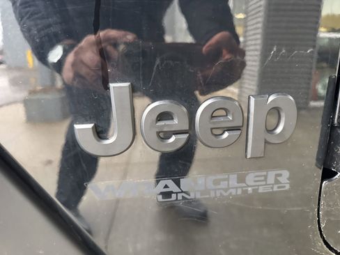 Used 2022 Jeep Wrangler Unlimited Sport image 12