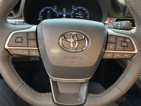 Used 2025 Toyota Sienna XLE Woodland Edition AWD/4WD image 17