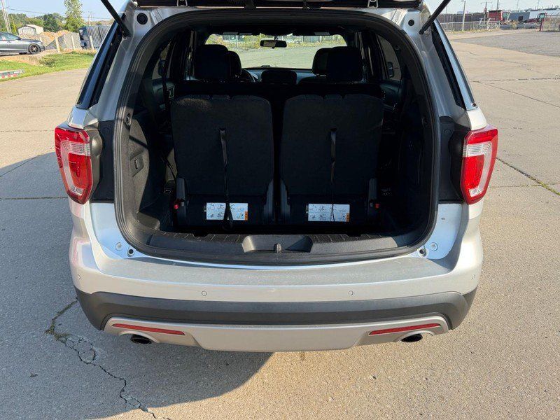 Used 2017 Ford Explorer XLT FWD image 5