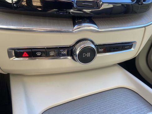 Certified 2023 Volvo XC60 B5 Ultimate w/ Climate Package image 30