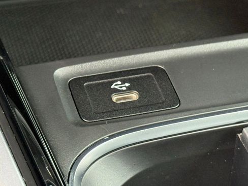 Used 2026 Mercedes-Benz GLB 250 image 33