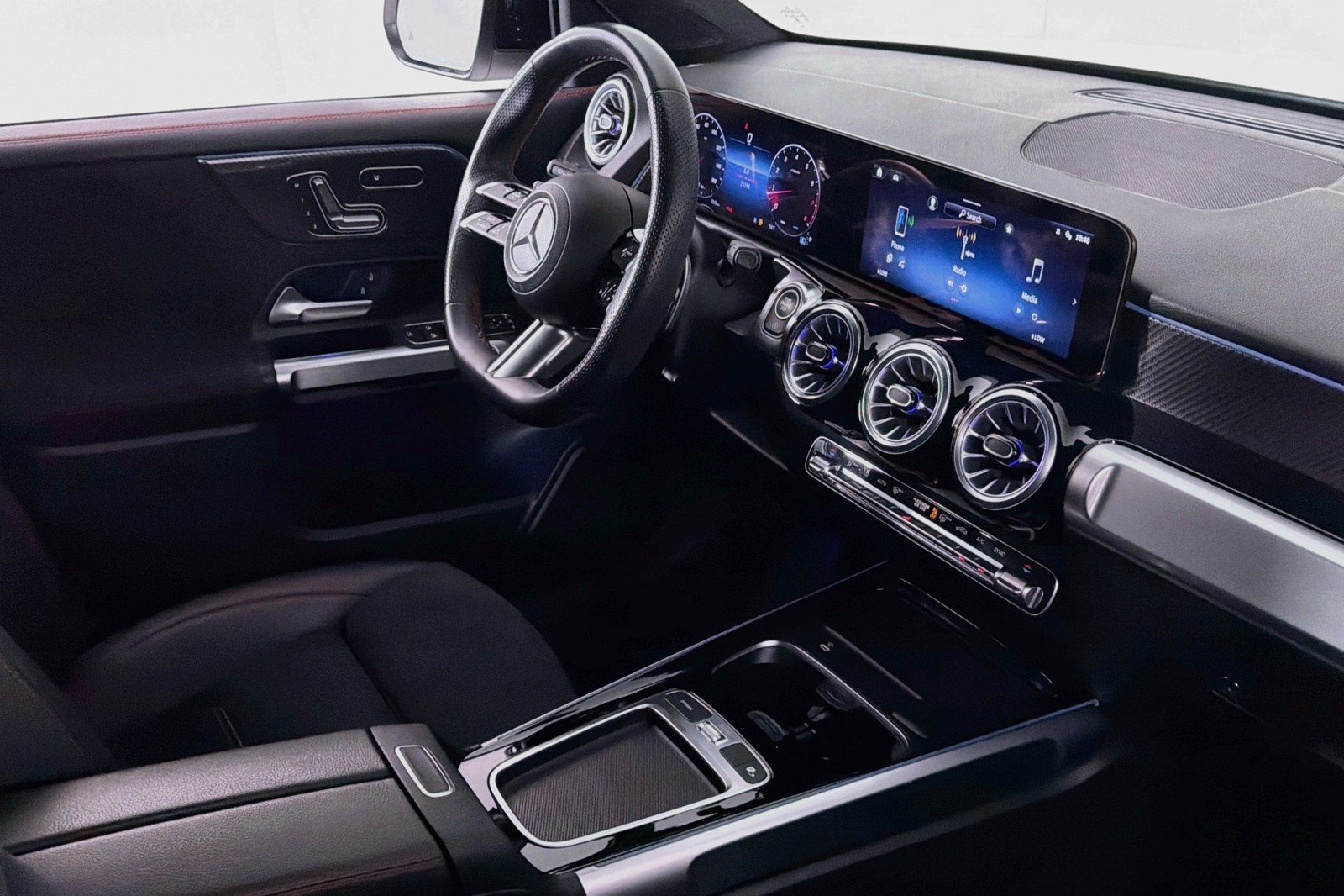 Used 2024 Mercedes-Benz GLB 250 image 16