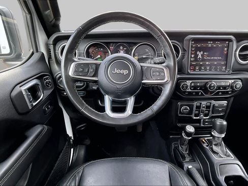 Used 2022 Jeep Wrangler Unlimited Sahara w/ Cold Weather Group AWD/4WD image 6
