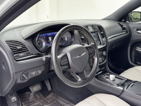Used 2020 Chrysler 300 S RWD image 4