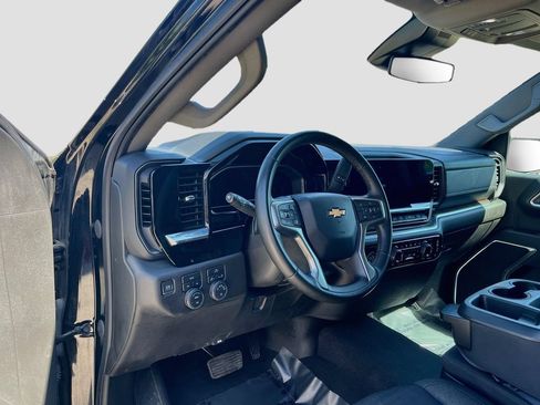Used 2023 Chevrolet Silverado 1500 LT AWD/4WD image 9