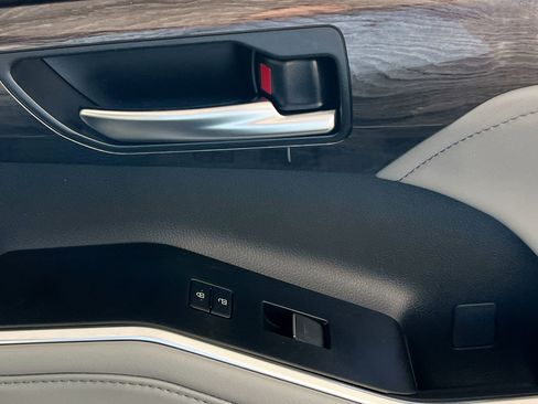 New 2026 Toyota Highlander Platinum image 32