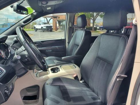 Used 2018 Dodge Grand Caravan SXT FWD image 5