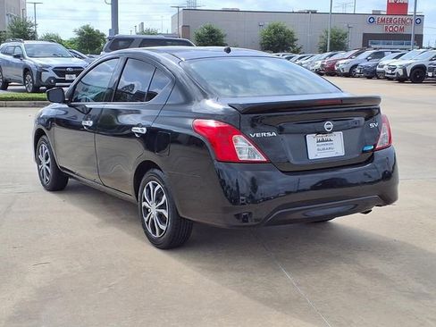 Used 2016 Nissan Versa SV image 2