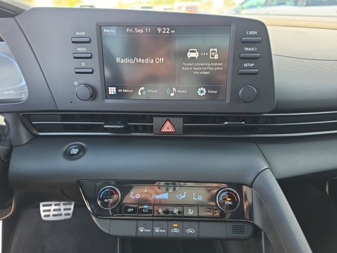 Used 2025 Hyundai Elantra Sport FWD image 17