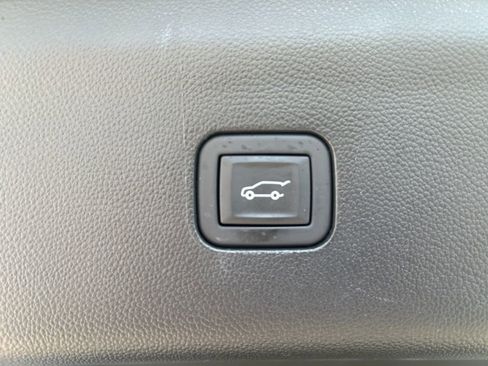 Used 2023 Buick Enclave Essence FWD image 12