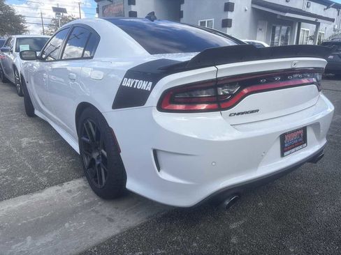 Used 2017 Dodge Charger R/T image 2