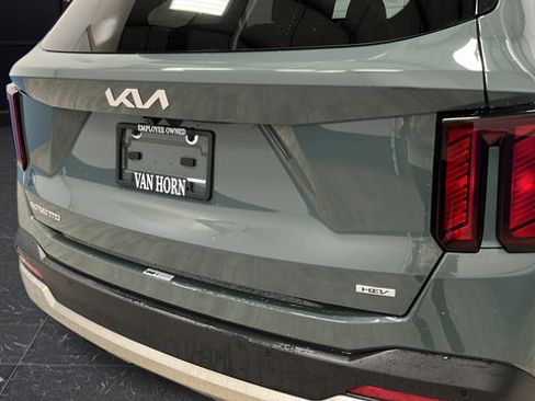 Used 2025 Kia Sorento EX w/ EX Panoramic Sunroof Package AWD/4WD image 40