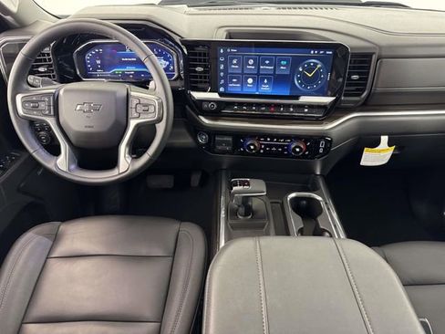 Used 2025 Chevrolet Silverado 1500 LT Trail Boss w/ Convenience Package II image 5