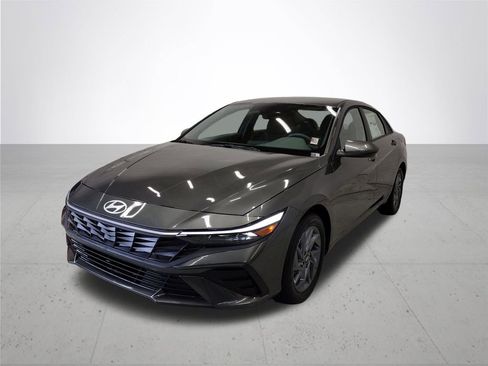 New 2026 Hyundai Elantra Hybrid FWD image 2