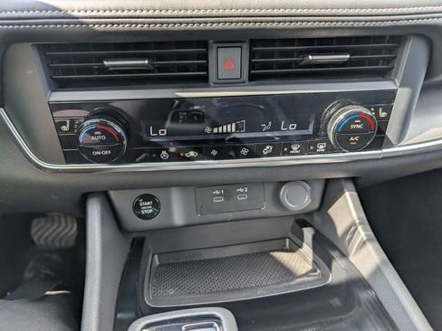 Used 2025 Nissan Rogue SV w/ SV Premium Package AWD/4WD image 19
