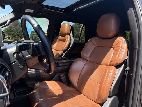 Used 2020 Lincoln Navigator Reserve w/ Luxury Package AWD/4WD image 7