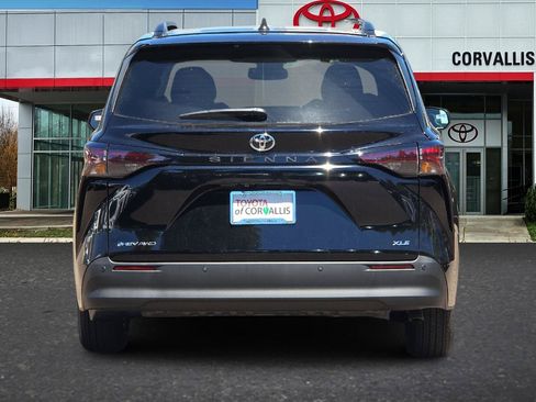 New 2026 Toyota Sienna XLE AWD/4WD image 6
