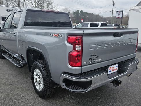 Used 2025 Chevrolet Silverado 2500 LT w/ Convenience Package image 9