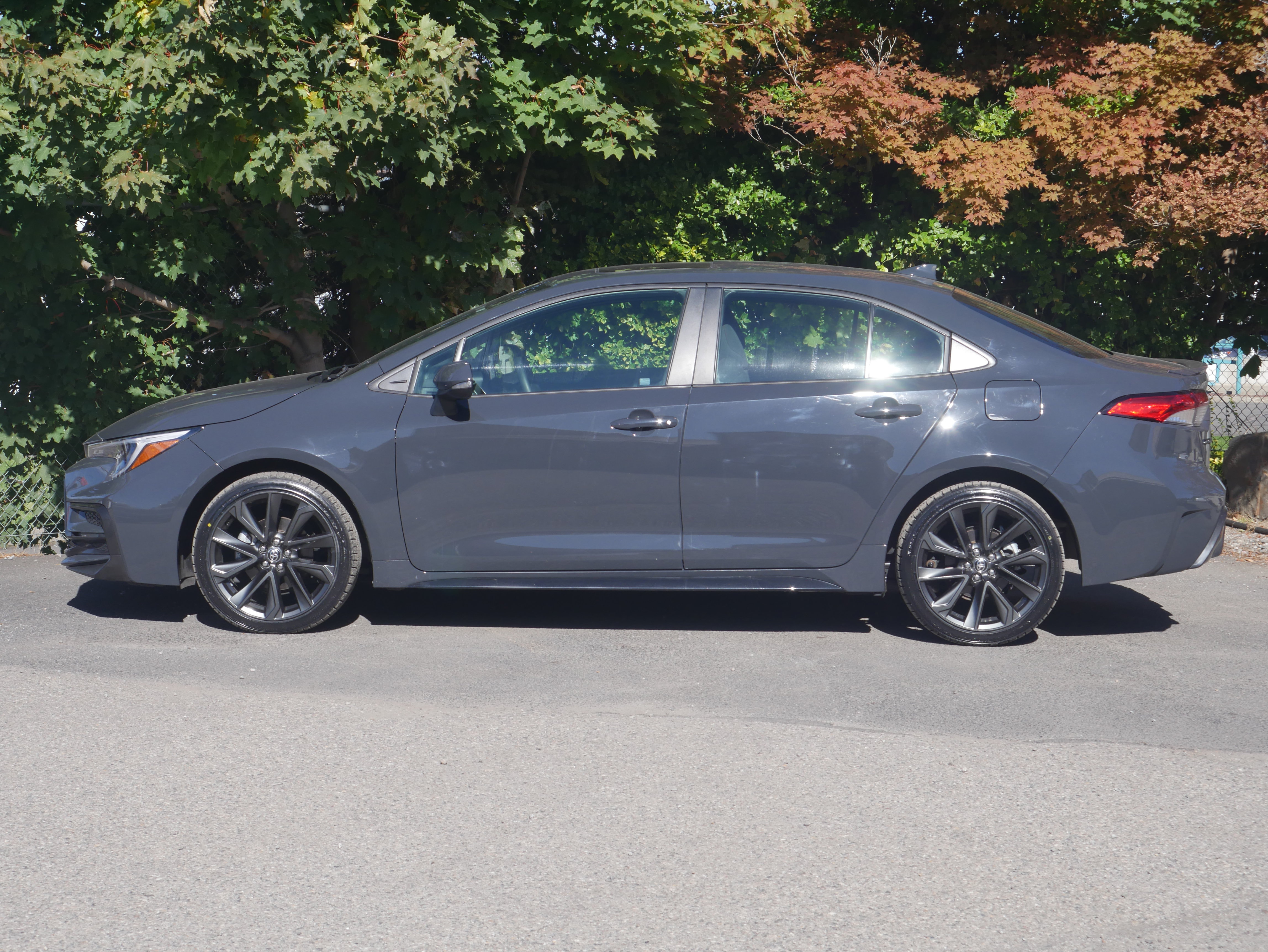 Used 2024 Toyota Corolla SE w/ SE Premium Package FWD image 15