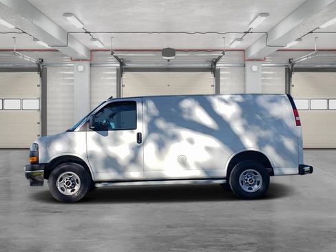 Used 2023 GMC Savana 2500 w/ Driver Convenience Package image 4