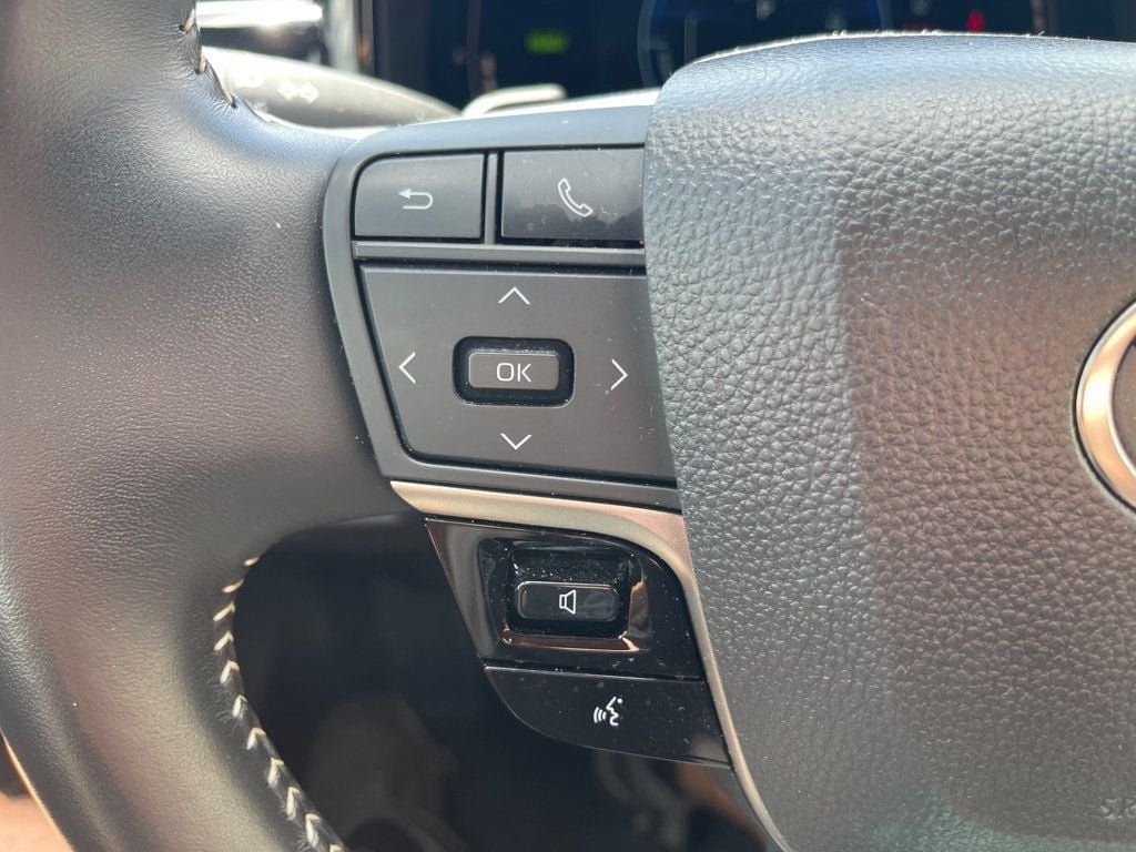 Used 2025 Toyota Camry SE FWD image 14
