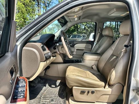 Used 2013 Chevrolet Silverado 1500 LTZ w/ LTZ White Diamond Edition AWD/4WD image 2