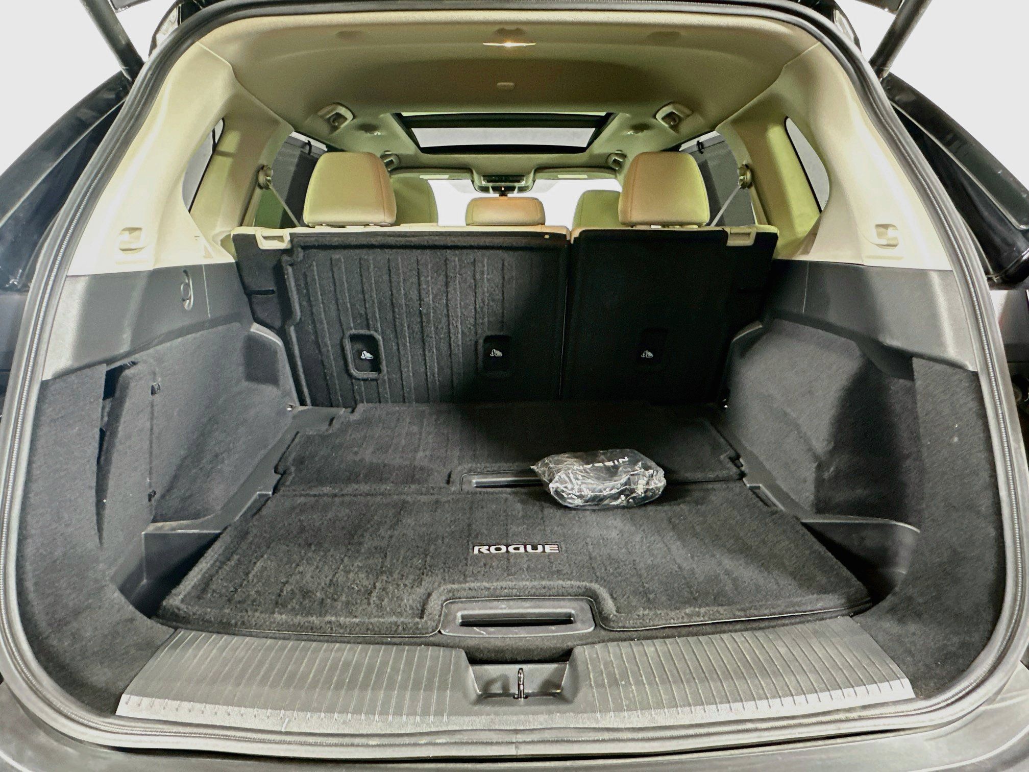 Used 2023 Nissan Rogue SL w/ SL Premium Package FWD image 31