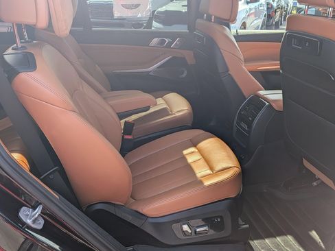 Used 2022 BMW X7 M50i AWD/4WD image 8