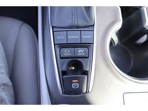 Used 2022 Toyota Camry XLE image 29