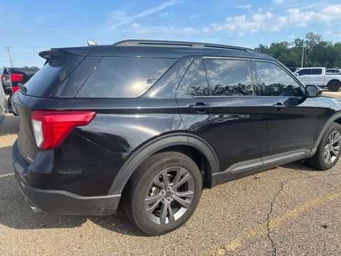 Used 2024 Ford Explorer XLT w/ Equipment Group 202A AWD/4WD image 28