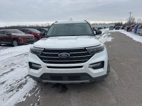Used 2020 Ford Explorer XLT w/ Equipment Group 202A image 2
