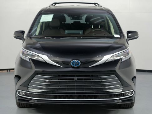 Used 2024 Toyota Sienna Platinum image 50